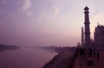 India Taj Mahal aan de rivier.jpg